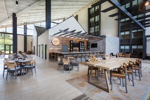 Breakfast and dinner served - Holiday Inn Roanoke Airport – Conference CTR by IHG (Roanoke)