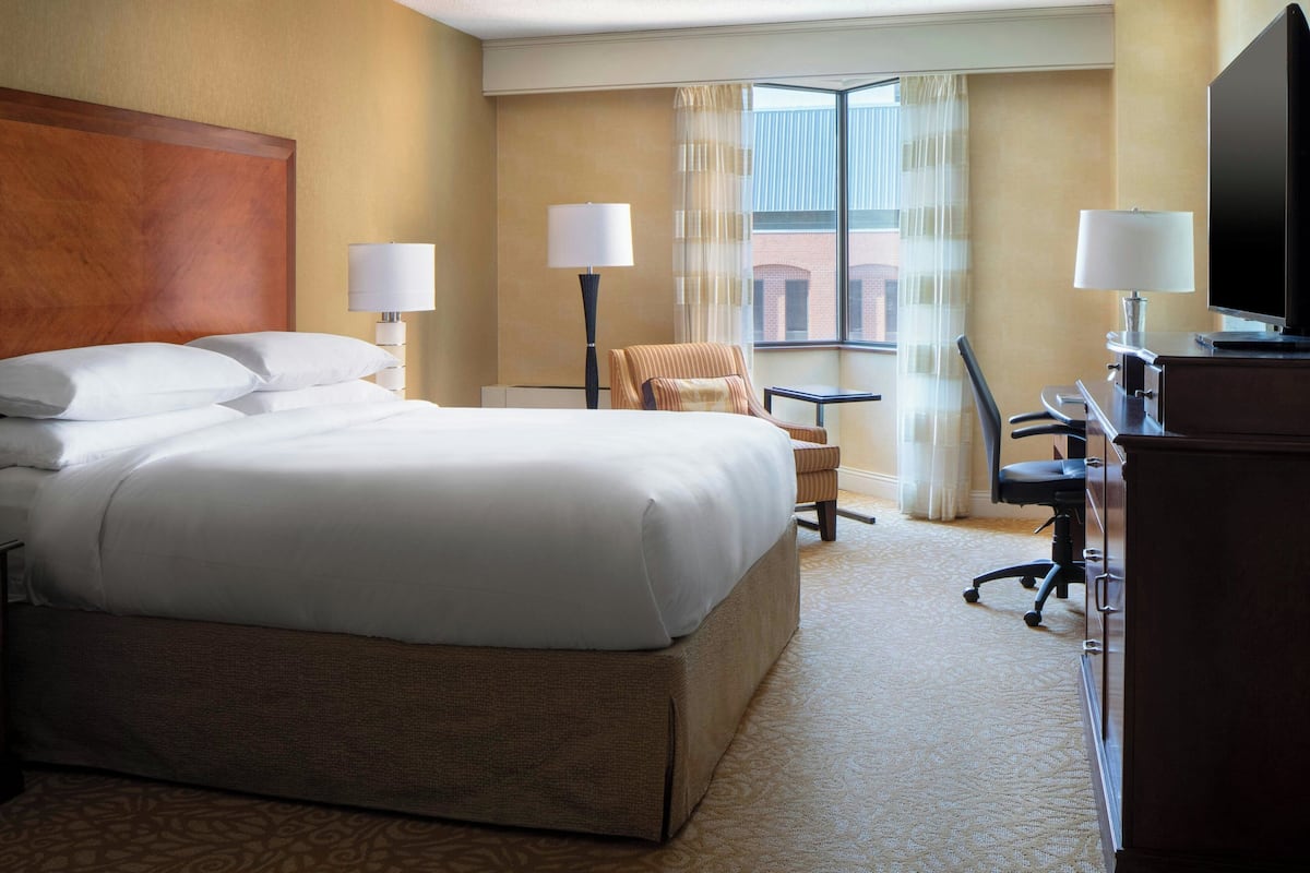 Premium bedding, down duvets, pillow-top beds, desk