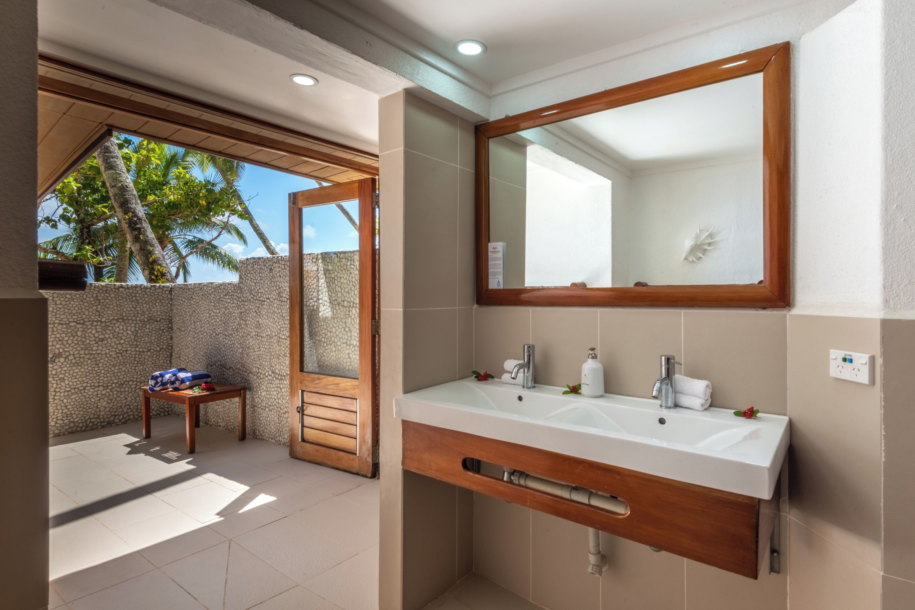 deluxe bungalow, ocean view, oceanfront | bathroom | shower, free toiletries, hair dryer, towels