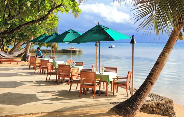 Outdoor dining - Toberua Island Resort (Toberua Island)