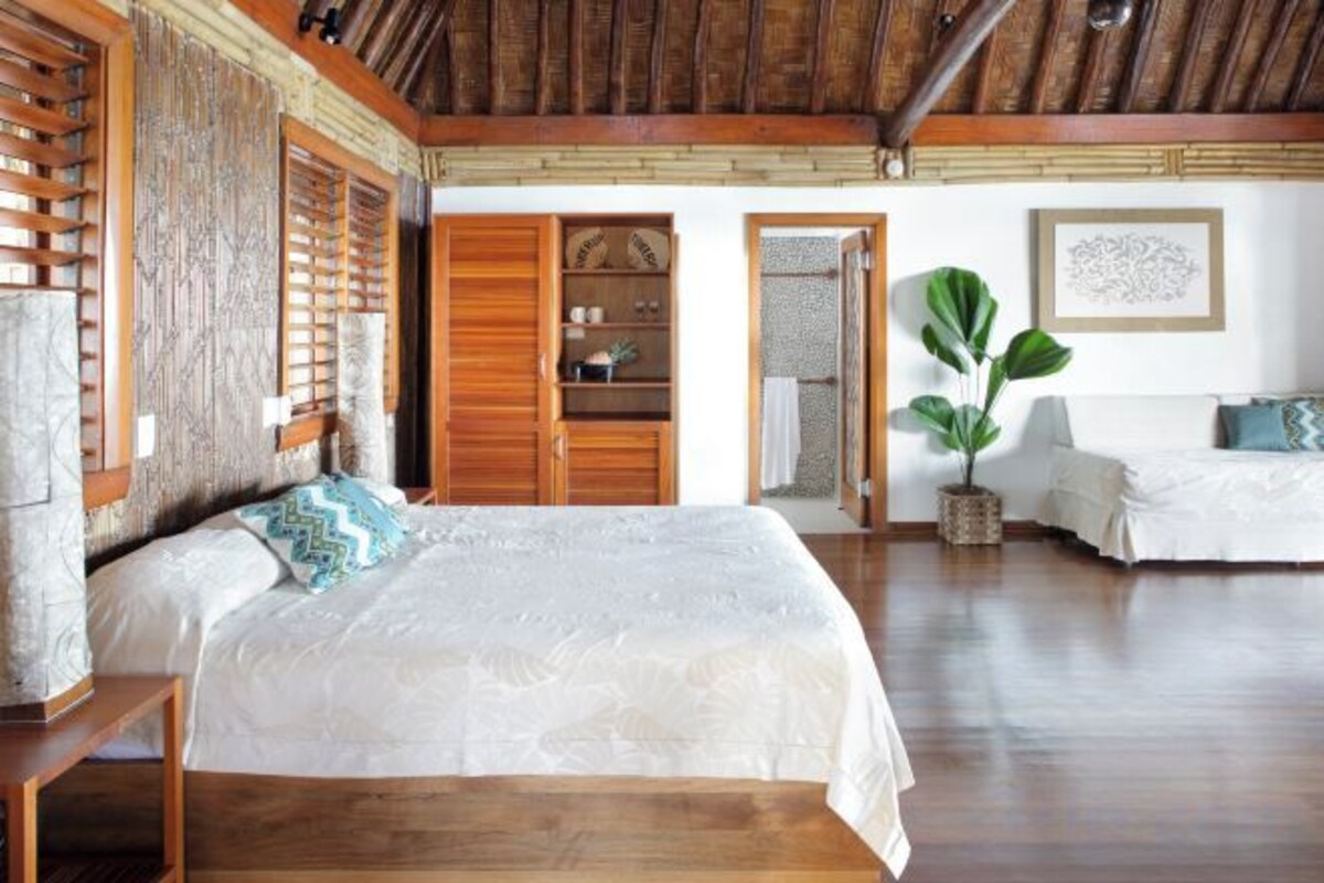 Deluxe Oceanfront Bure