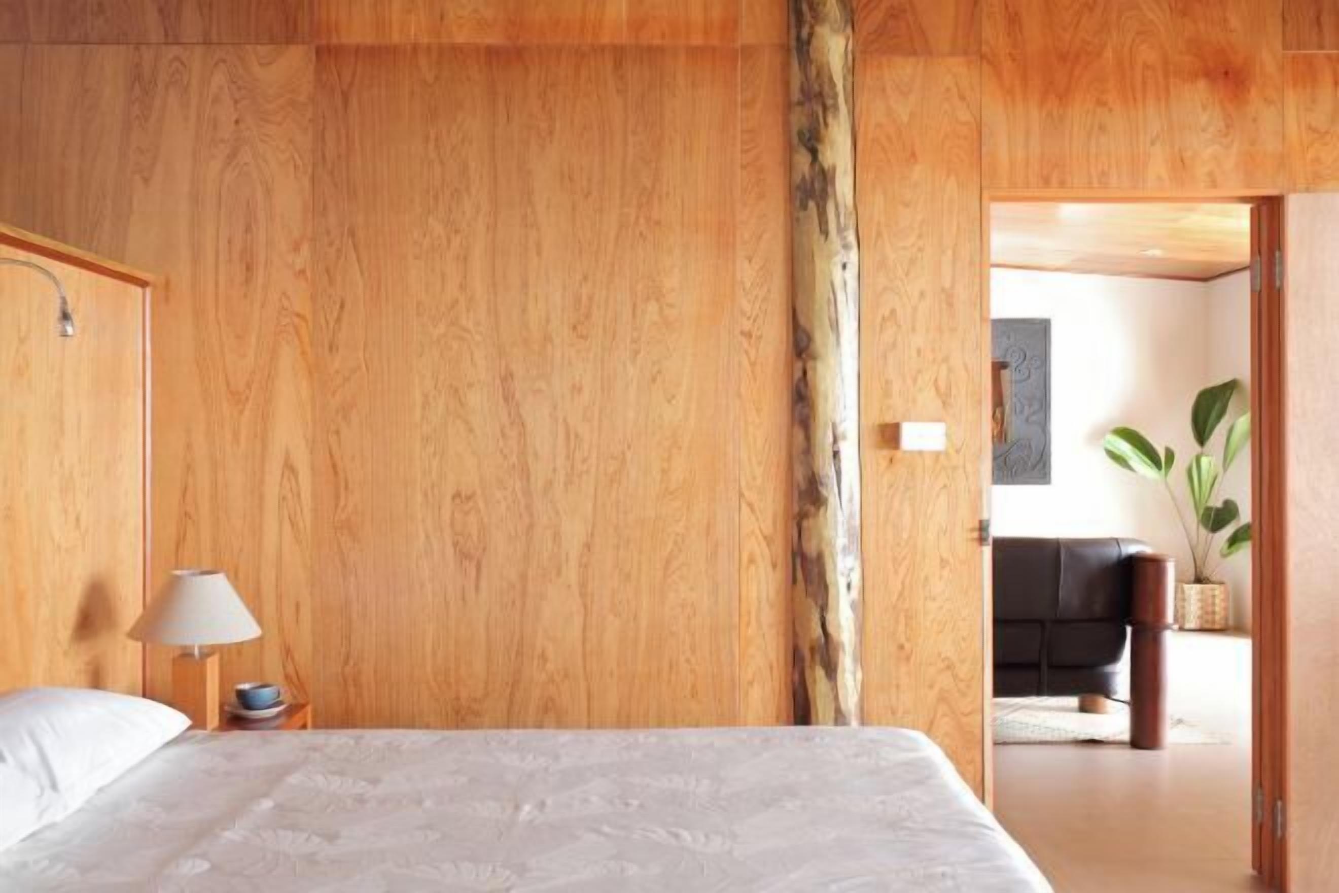 高档床上用品、加厚床垫、迷你吧、客房内保险箱