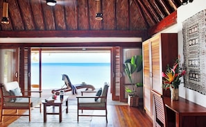 Premium Double Room, Ocean View, Beachfront | Living area