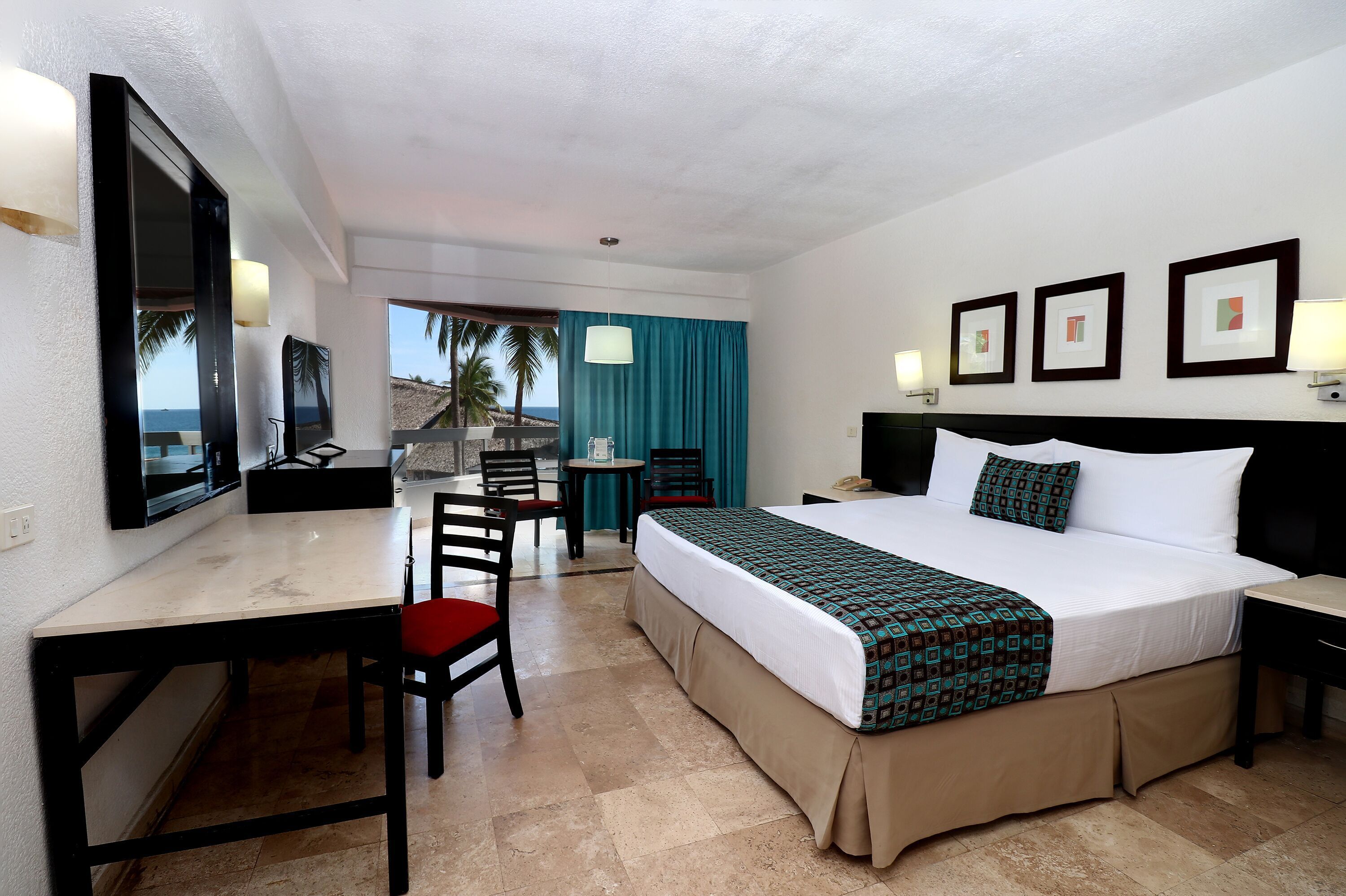 Down comforters, in-room safe, desk, blackout drapes