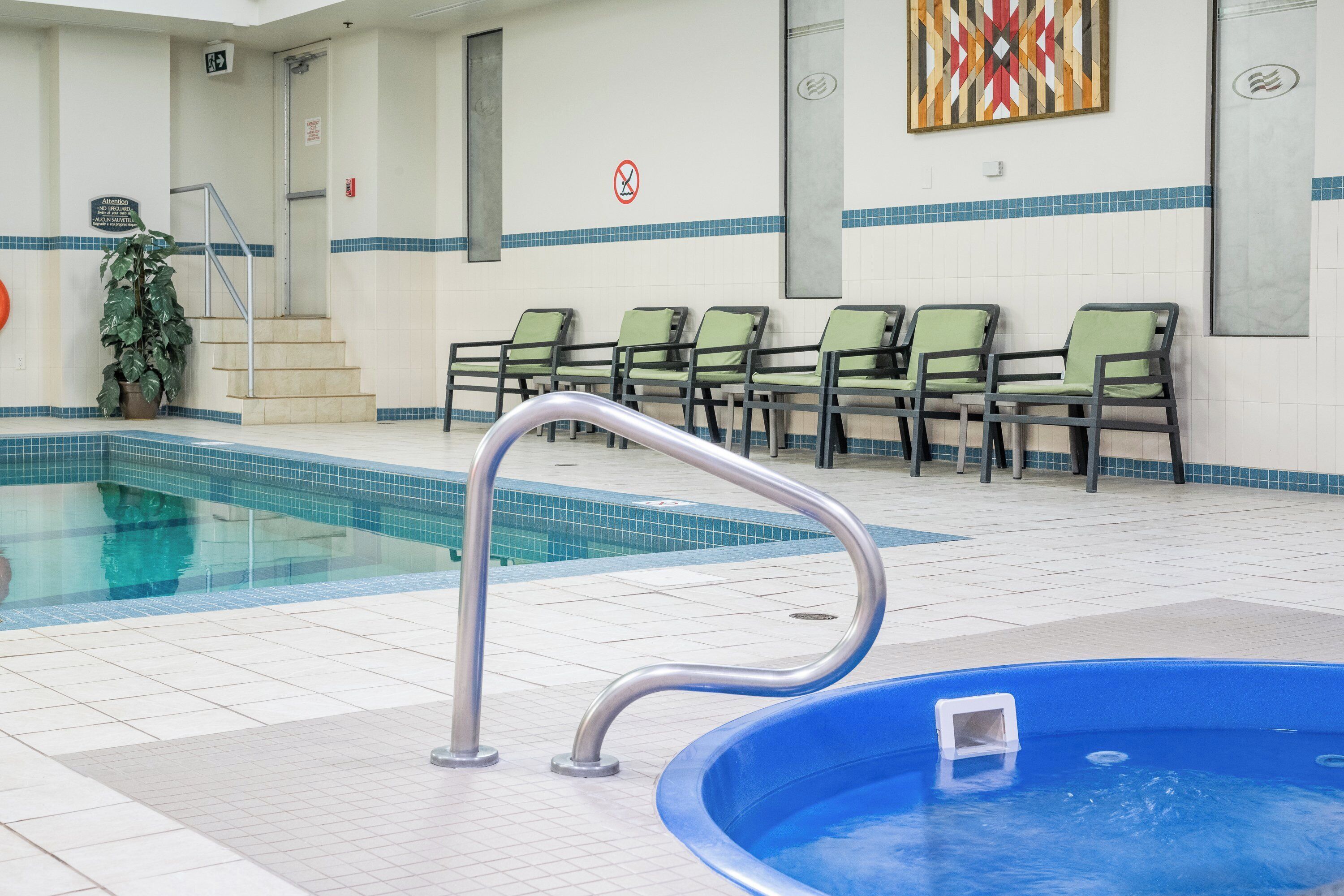Una piscina cubierta