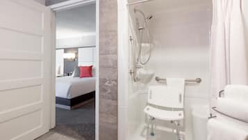 Articles de toilette gratuits, sèche-cheveux, serviettes fournies, savon