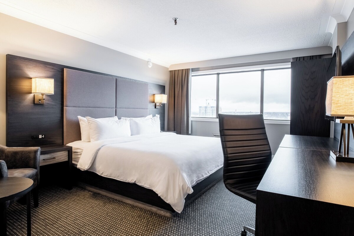 Premium bedding, pillowtop beds, in-room safe, desk