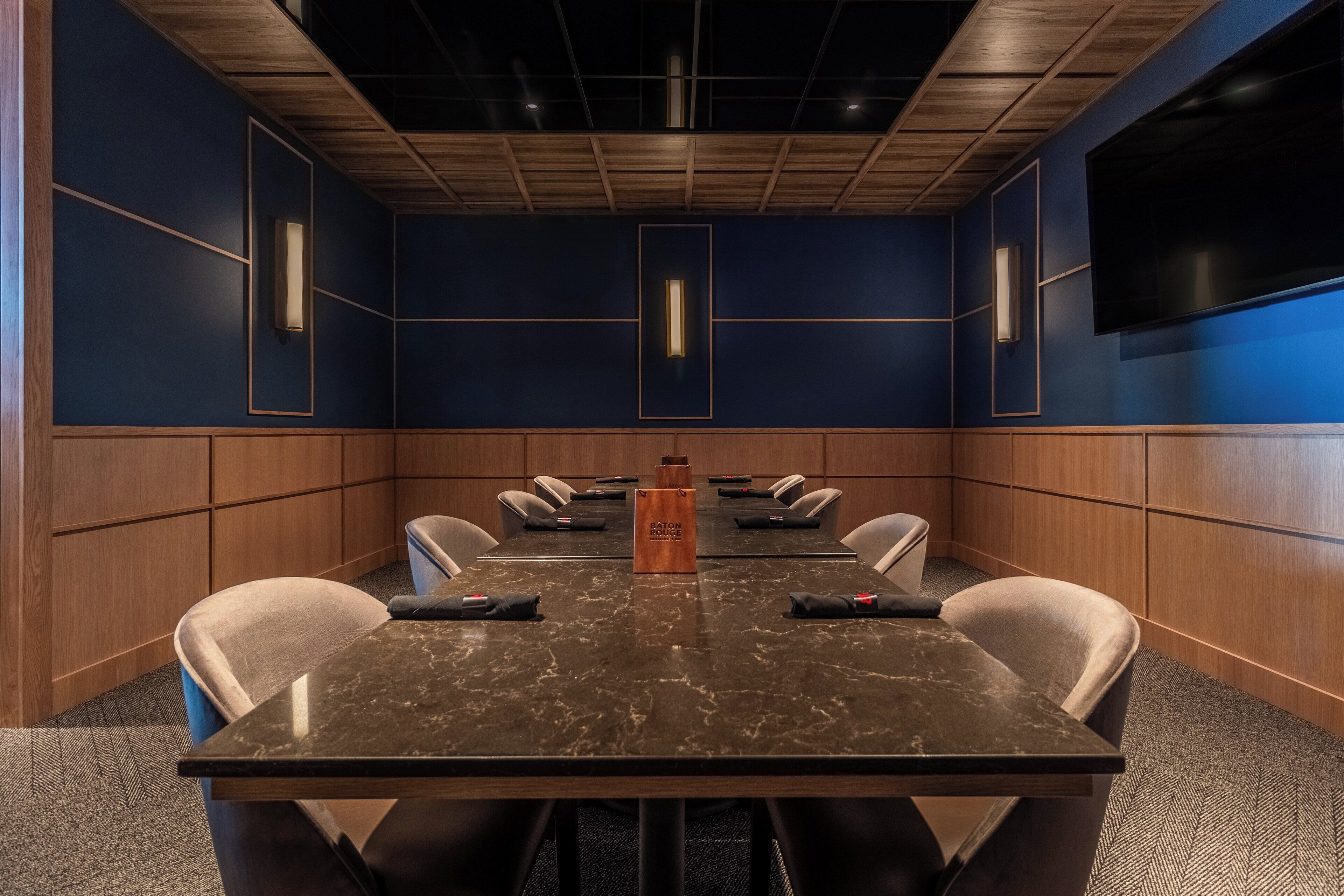 breakfast, lunch and dinner served