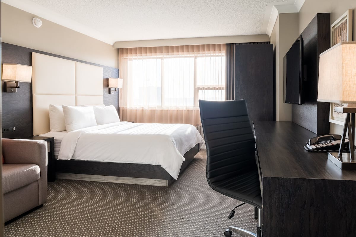 Premium bedding, pillowtop beds, in-room safe, desk