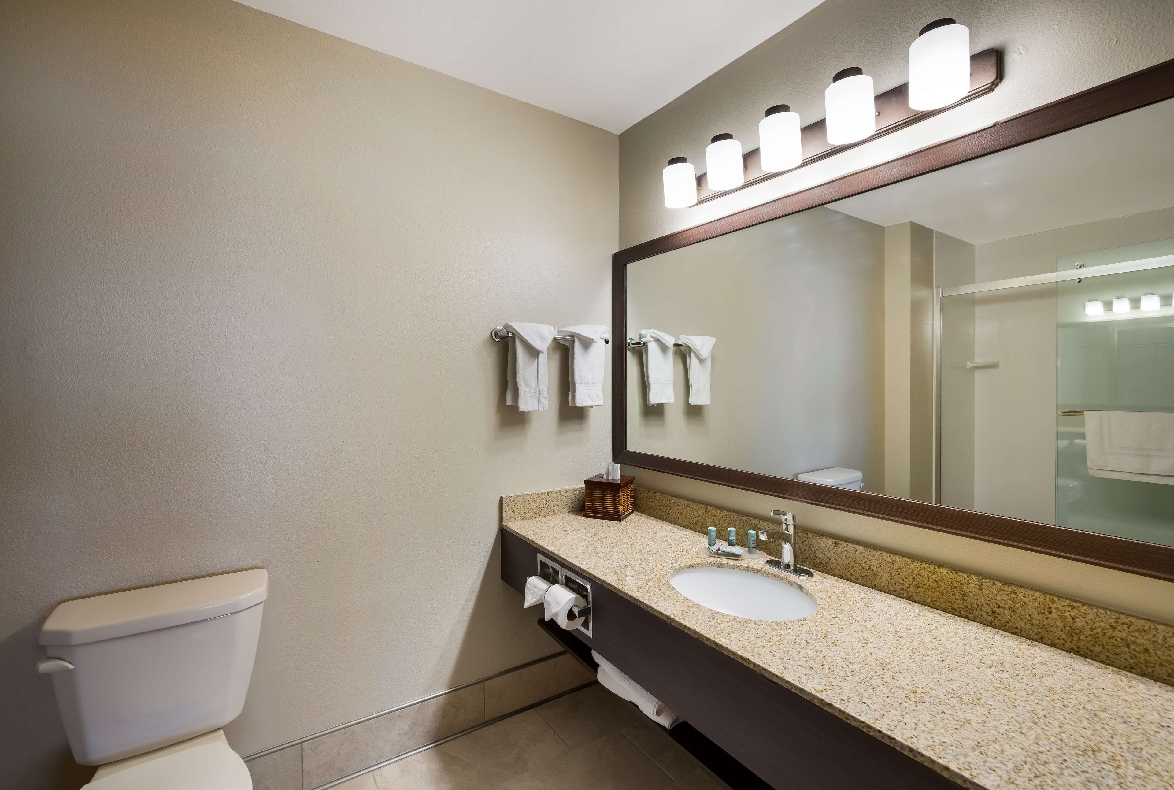 suite, 1 king bed, non smoking, refrigerator & microwave | bathroom | combined shower/bathtub, free toiletries, hair dryer, towels