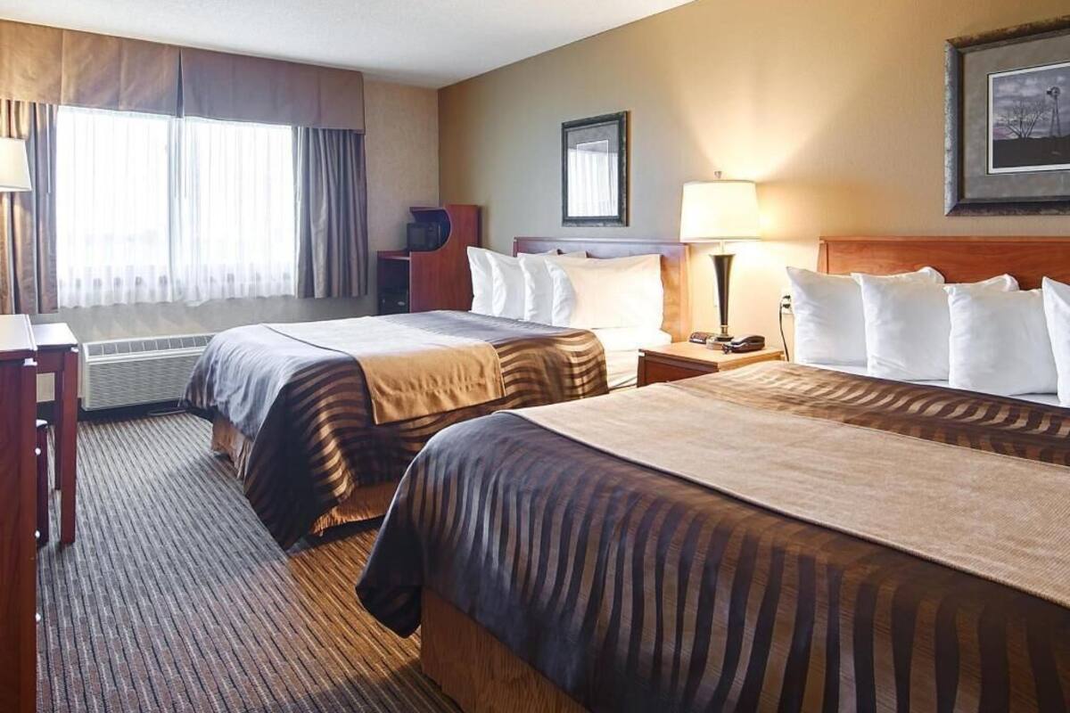 In-room safe, laptop workspace, iron/ironing board, WiFi