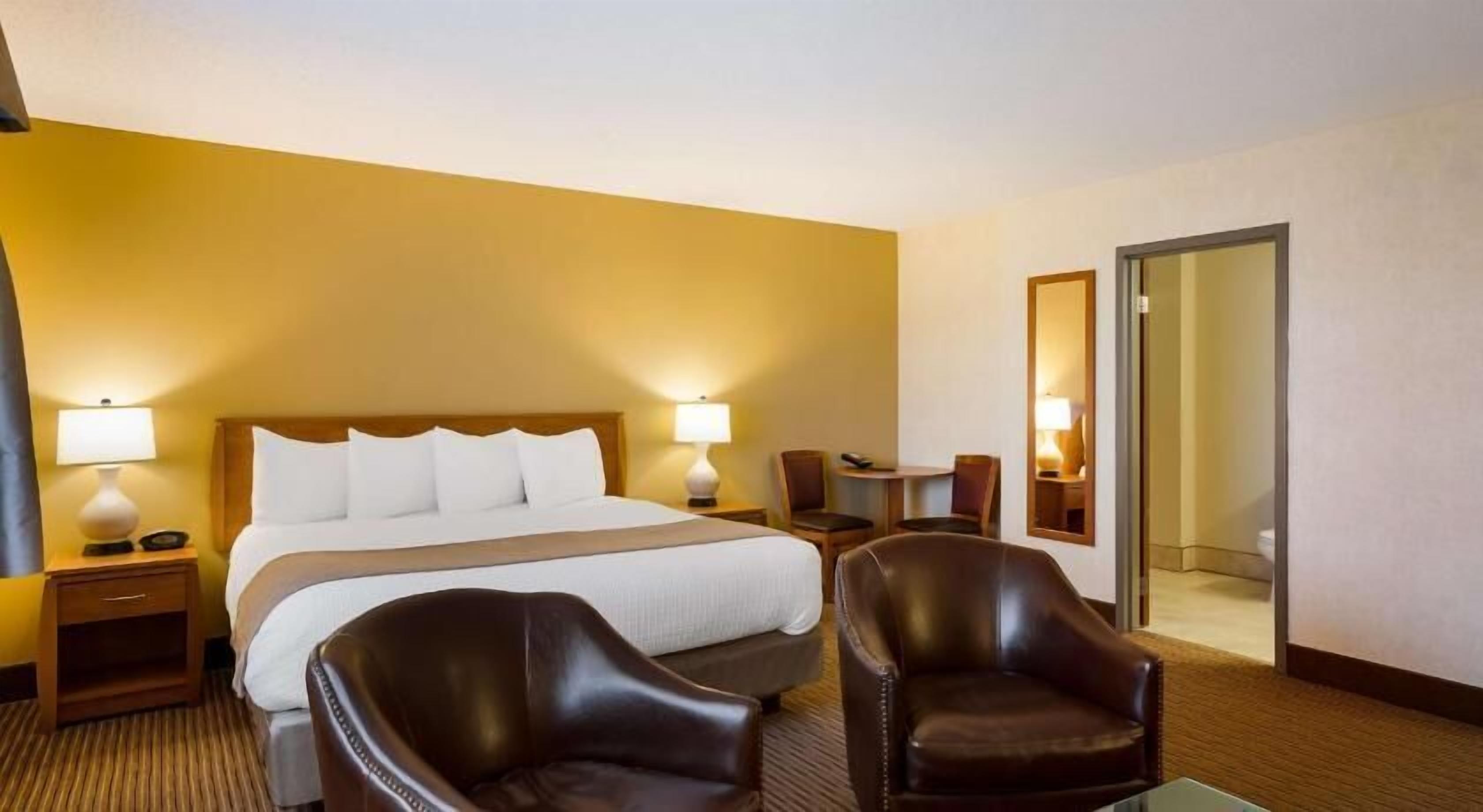 In-room safe, laptop workspace, iron/ironing board, WiFi