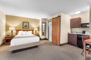 Suite, 1 Queen Bed, Non Smoking, Kitchenette (with Sofabed) | In-room safe, laptop workspace, iron/ironing board, WiFi - Best Western Vermillion Inn (Vermillion)
