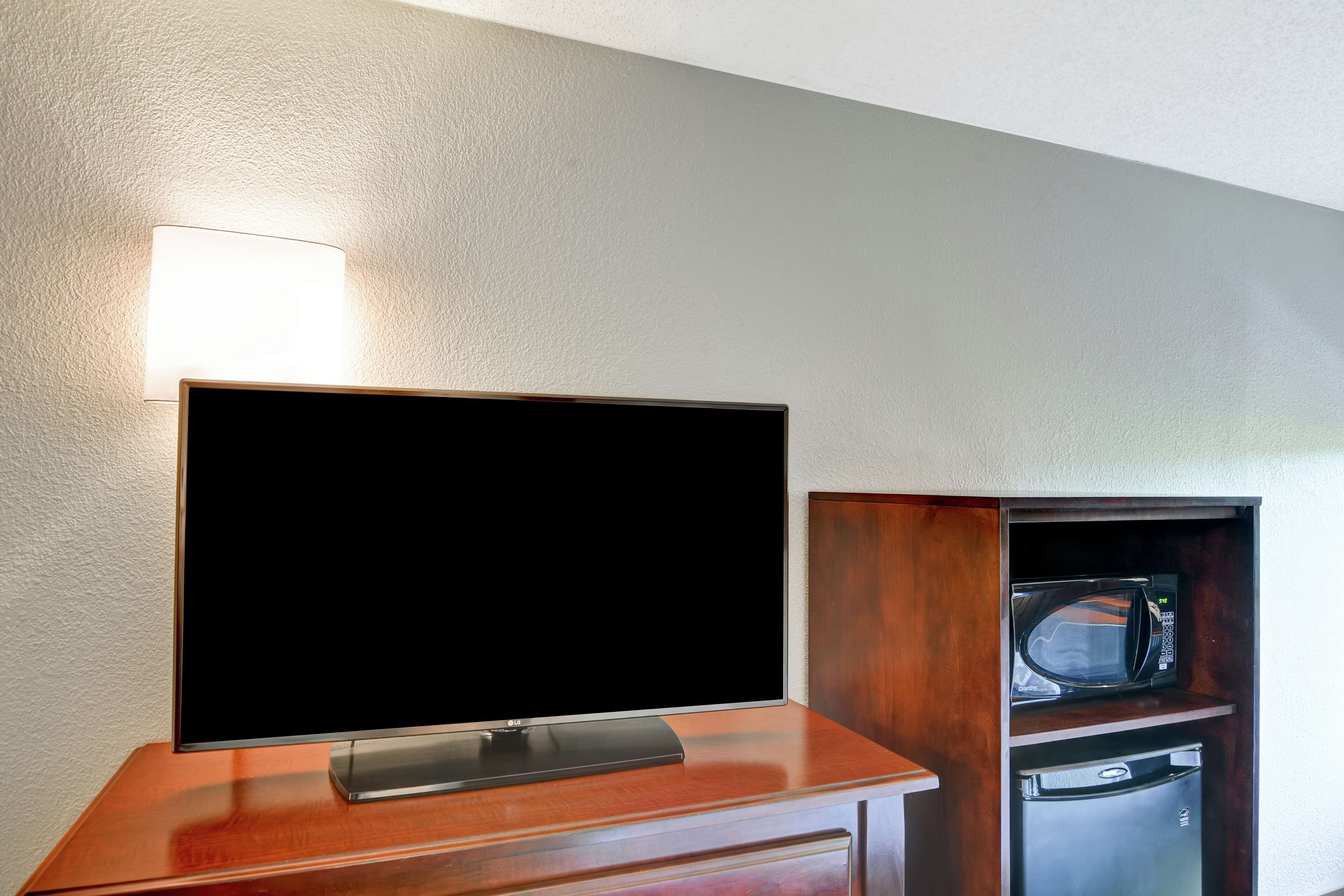 premium bedding, pillow-top beds, in-room safe, laptop workspace