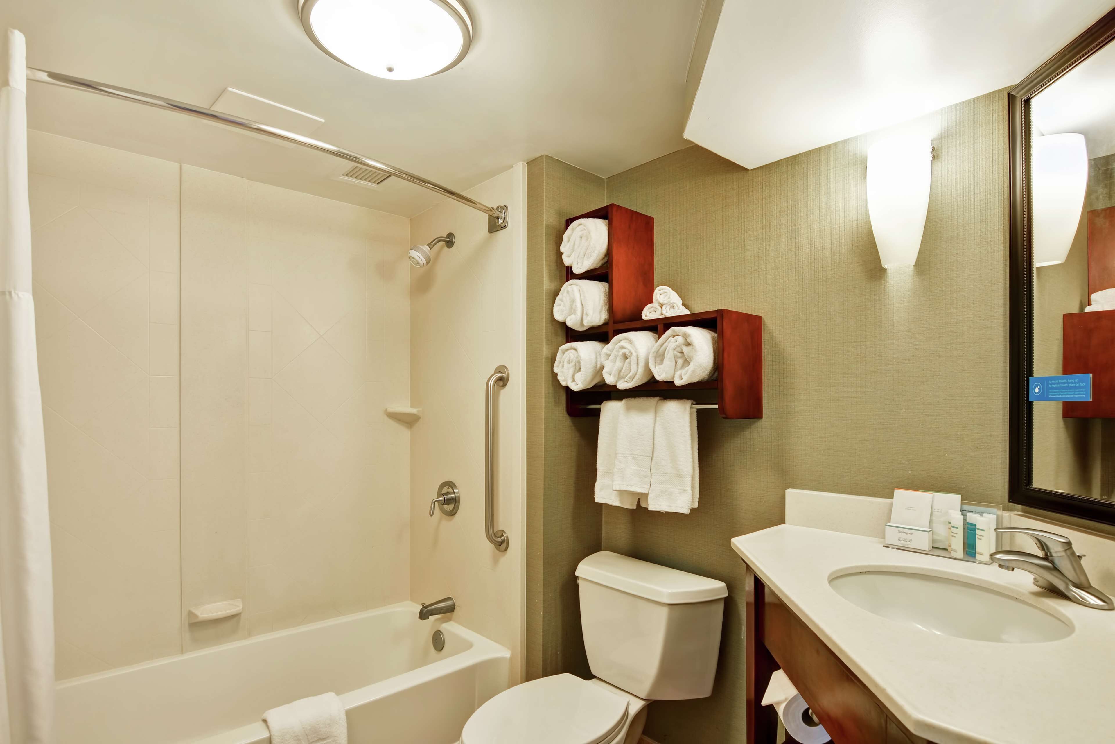 standard room, 2 double beds, non smoking | bathroom | combined shower/bathtub, designer toiletries, hair dryer, towels