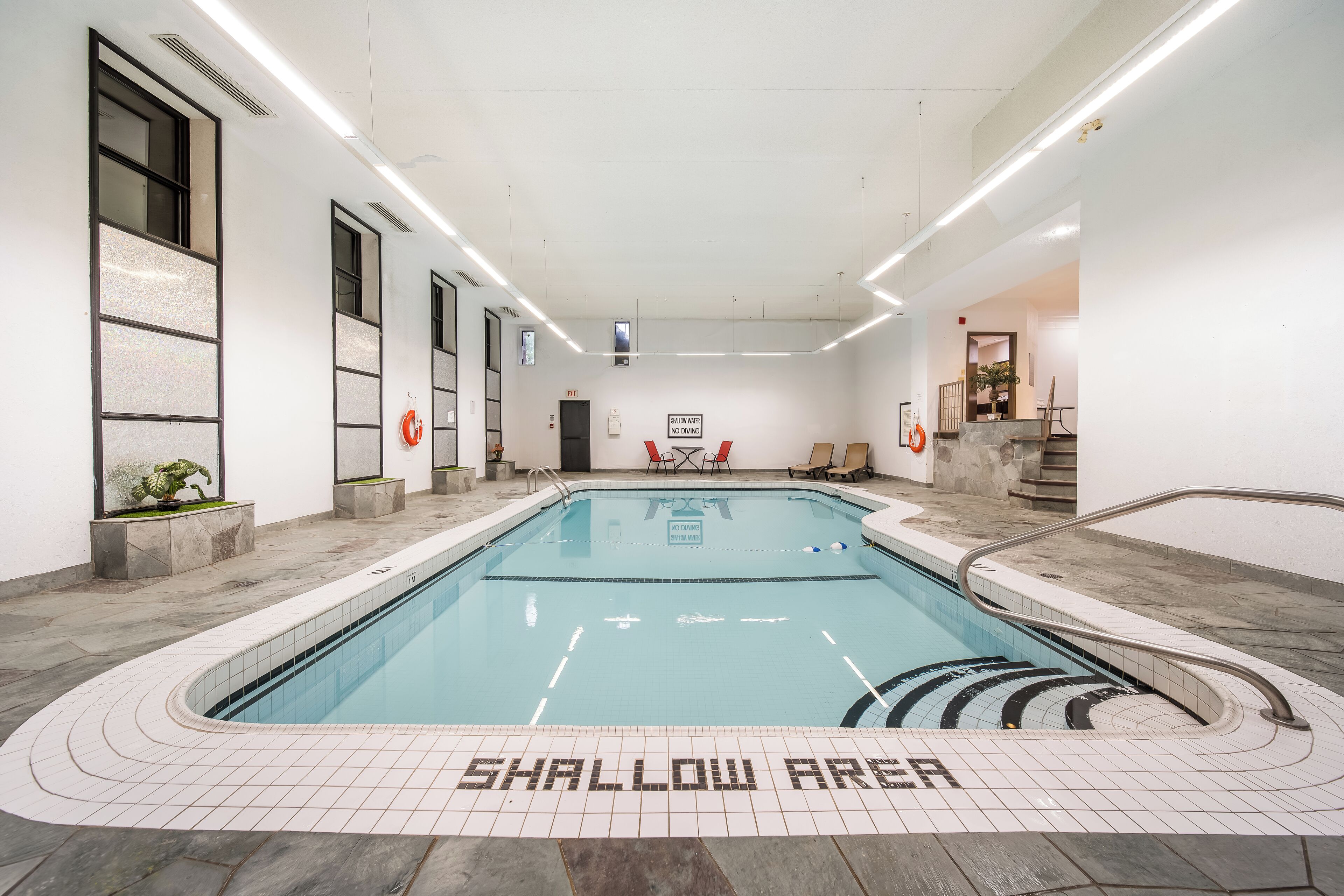 2 piscines couvertes, piscine extérieure (ouverte en saison)