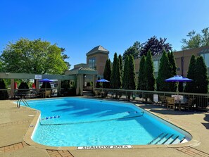 2 piscine coperte, piscina stagionale all'aperto, ombrelloni da piscina