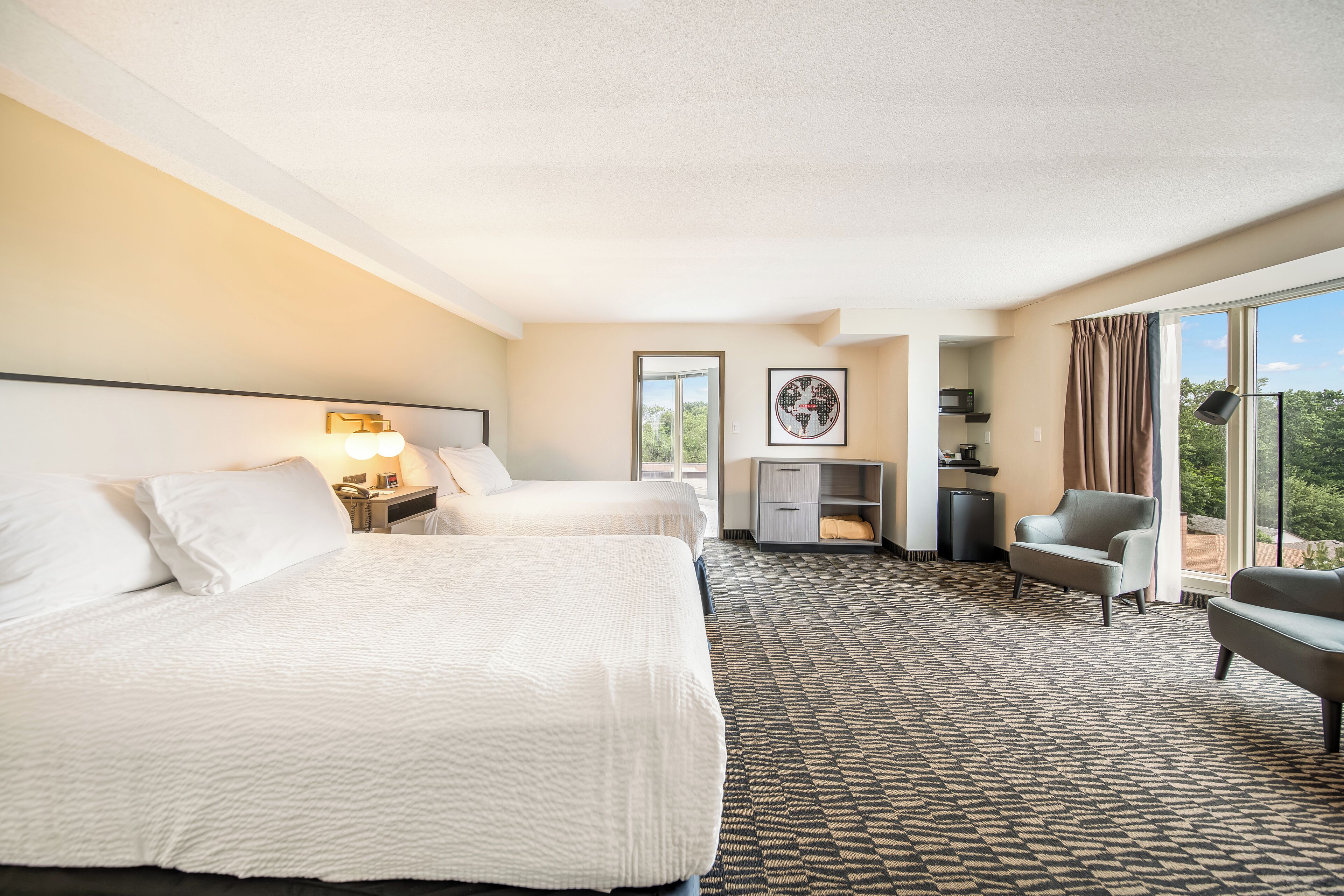 Habitación estándar, 2 camas Queen size | Camas con pillow-top, escritorio y cortinas blackout 