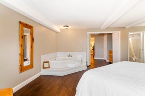 Suite, 1 King Bed, Non Smoking, Jetted Tub | Desk, iron/ironing board, free WiFi, bed sheets - Black Bear Inn, an Ascend Collection Hotel (Orono)