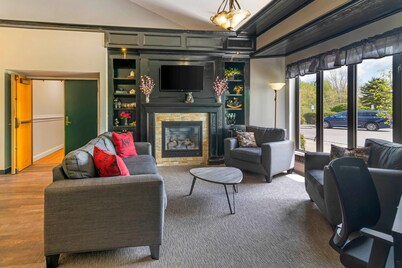 Black Bear Inn, an Ascend Collection Hotel