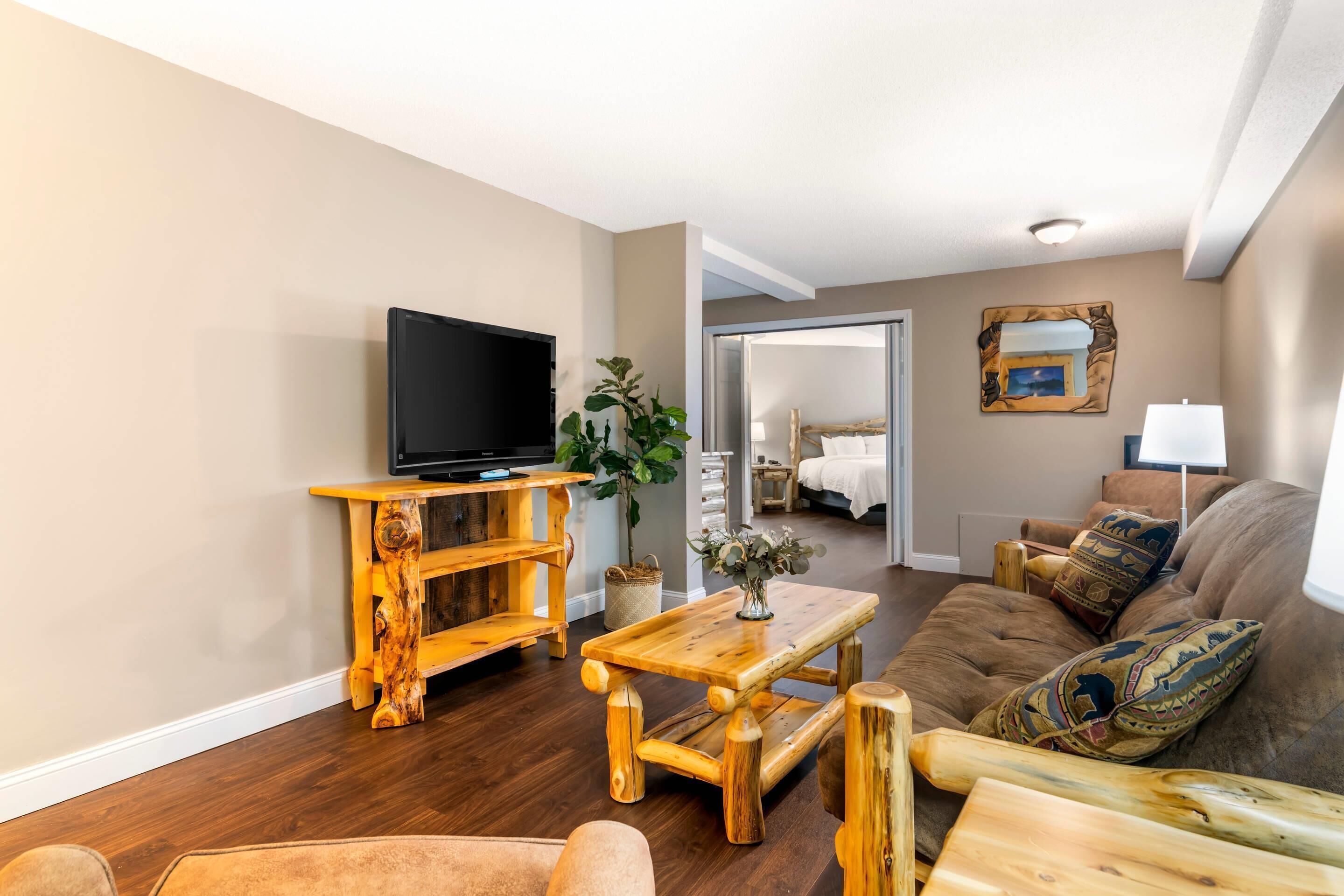 Suite, 1 cama King size, para no fumadores, hidromasaje | Escritorio, tabla de planchar con plancha, wifi gratis y ropa de cama 