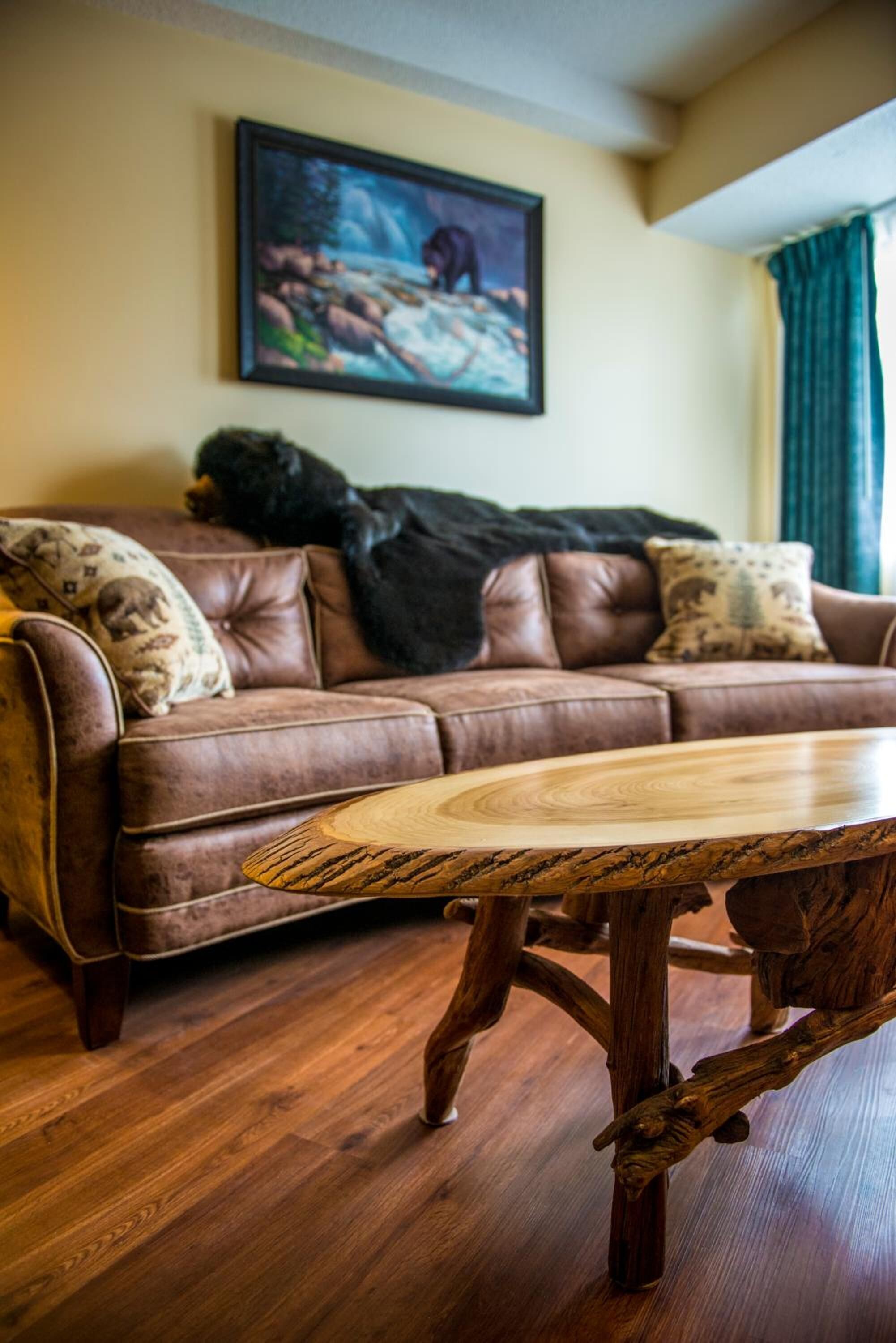 40-inch flat-screen tv with cable channels, tv