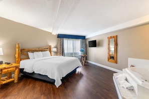 Phòng Suite, 1 giường cỡ king, không hút thuốc, bồn tắm thủy lực | Bàn, bàn ủi/dụng cụ ủi quần áo, truy cập Internet không dây miễn phí 