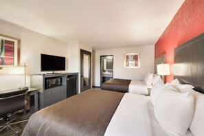 Habitación estándar, 2 camas de matrimonio, no fumadores | Escritorio, espacio para trabajar con un portátil, cortinas opacas