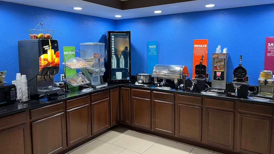 Travelodge by Wyndham Fort Wayne North
