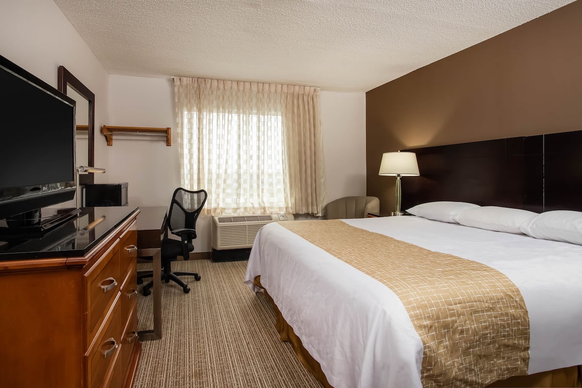In-room safe, desk, laptop workspace, blackout drapes
