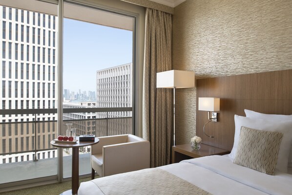 Minibar, in-room safe, individually furnished, desk - Treffen House Doha - Souq Waqif and next to Msheireb Metro Station (Doha)