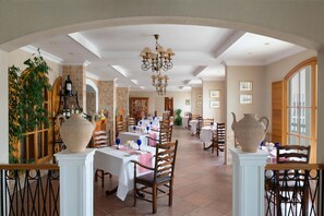 Breakfast and lunch served, local cuisine