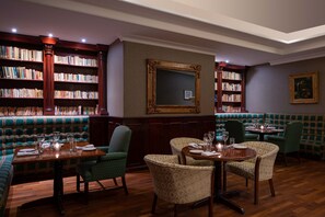 Déjeuner et dîner servis sur place