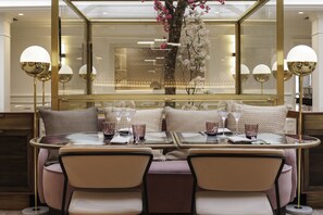 Frukostbuffé varje dag (EUR 42 per person)