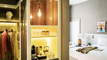 Premium Room, 1 Queen Bed, Courtyard View (or Scribe St. View, Luxury) | Premium bedding, down comforters, pillowtop beds, minibar