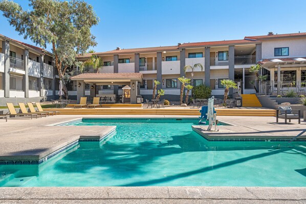 Outdoor pool, open 8:00 AM to 9:30 PM, pool umbrellas, sun loungers