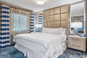 A hotel room with a large bed, a bedside table with a lamp, a mirror, and a window with curtains. - 3 Palms Tucson North Foothills (Tucson)