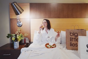 Hypo-allergenic bedding, in-room safe, desk, laptop workspace - Hotel Abri - Union Square (San Francisco)