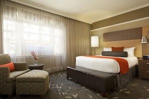 Premium bedding, in-room safe, desk, laptop workspace