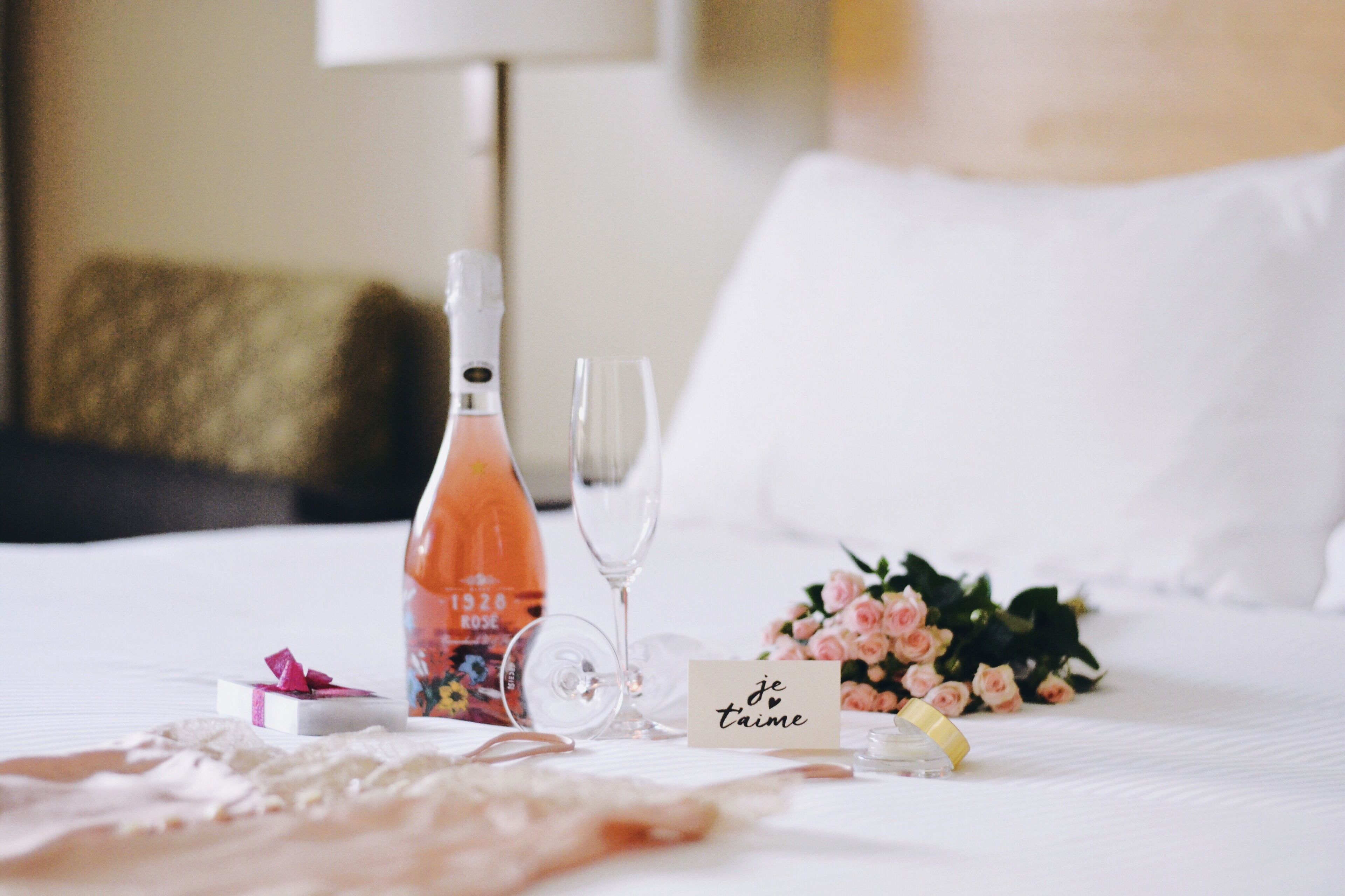 premium bedding, in-room safe, desk, laptop workspace