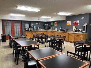 Free continental breakfast  - Quality Inn & Suites Watertown near Prairie Lakes Ice Arena (Watertown)
