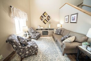 Lobby - Quality Inn & Suites Watertown near Prairie Lakes Ice Arena (Watertown)