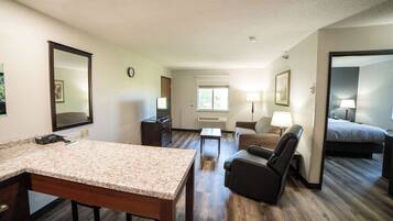 Suite, 1 Queen Bed with Sofa bed, Non Smoking (Upgrade) | Premium bedding, pillowtop beds, desk, blackout drapes