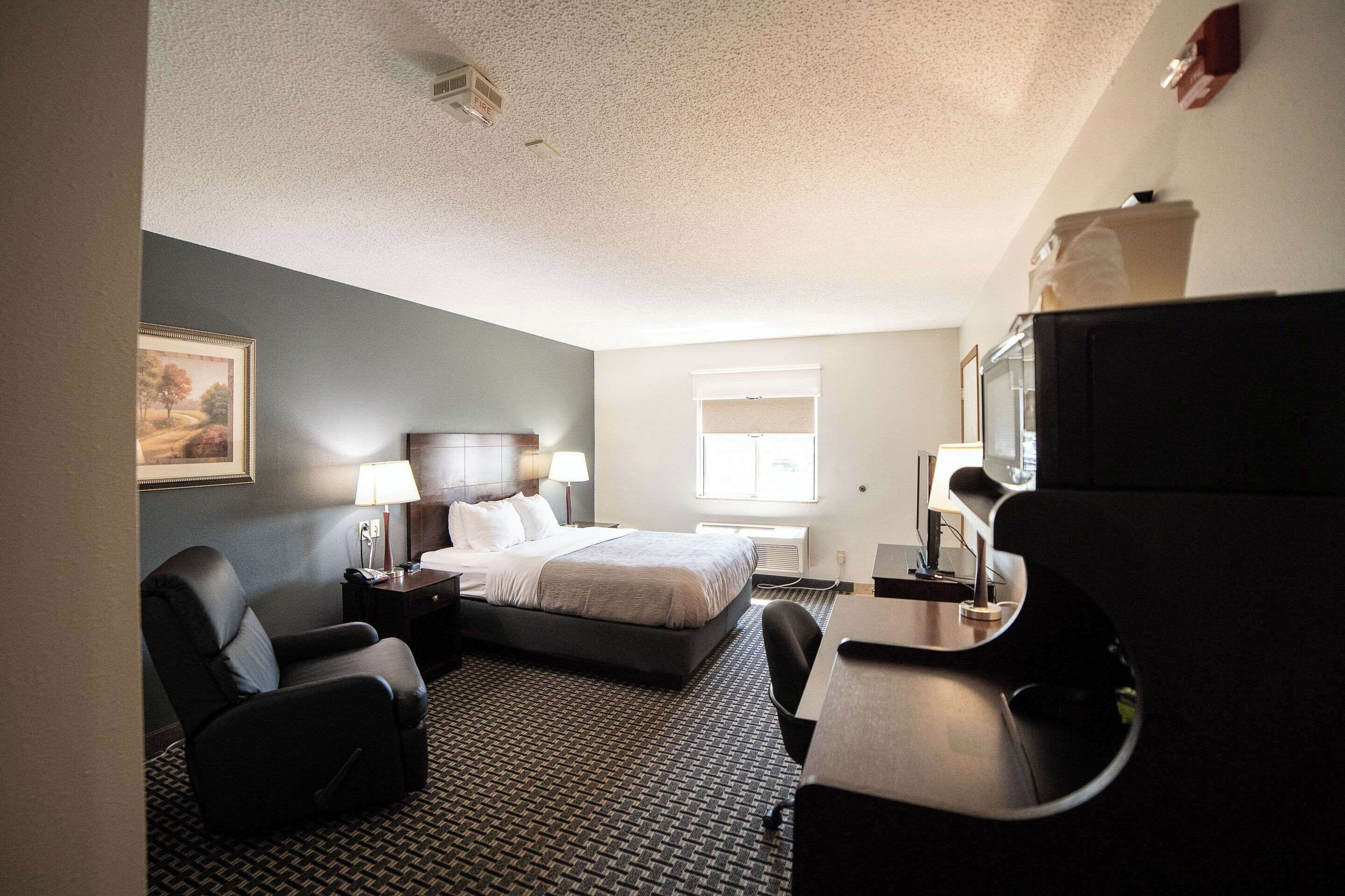 room, 1 queen bed, accessible, non smoking | premium bedding, pillow-top beds, desk, blackout curtains