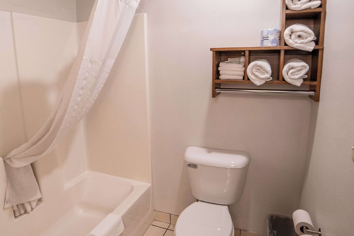 Standardzimmer, 2 Queen-Betten, Nichtraucher | Hochwertige Bettwaren, Pillowtop-Betten, Schreibtisch