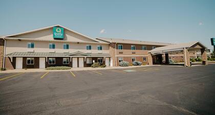 Quality Inn & Suites Watertown near Prairie Lakes Ice Arena
