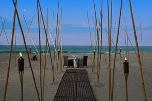 Private beach, white sand, beach umbrellas, beach towels - The Westin Los Cabos Resort Villas (San José del Cabo)