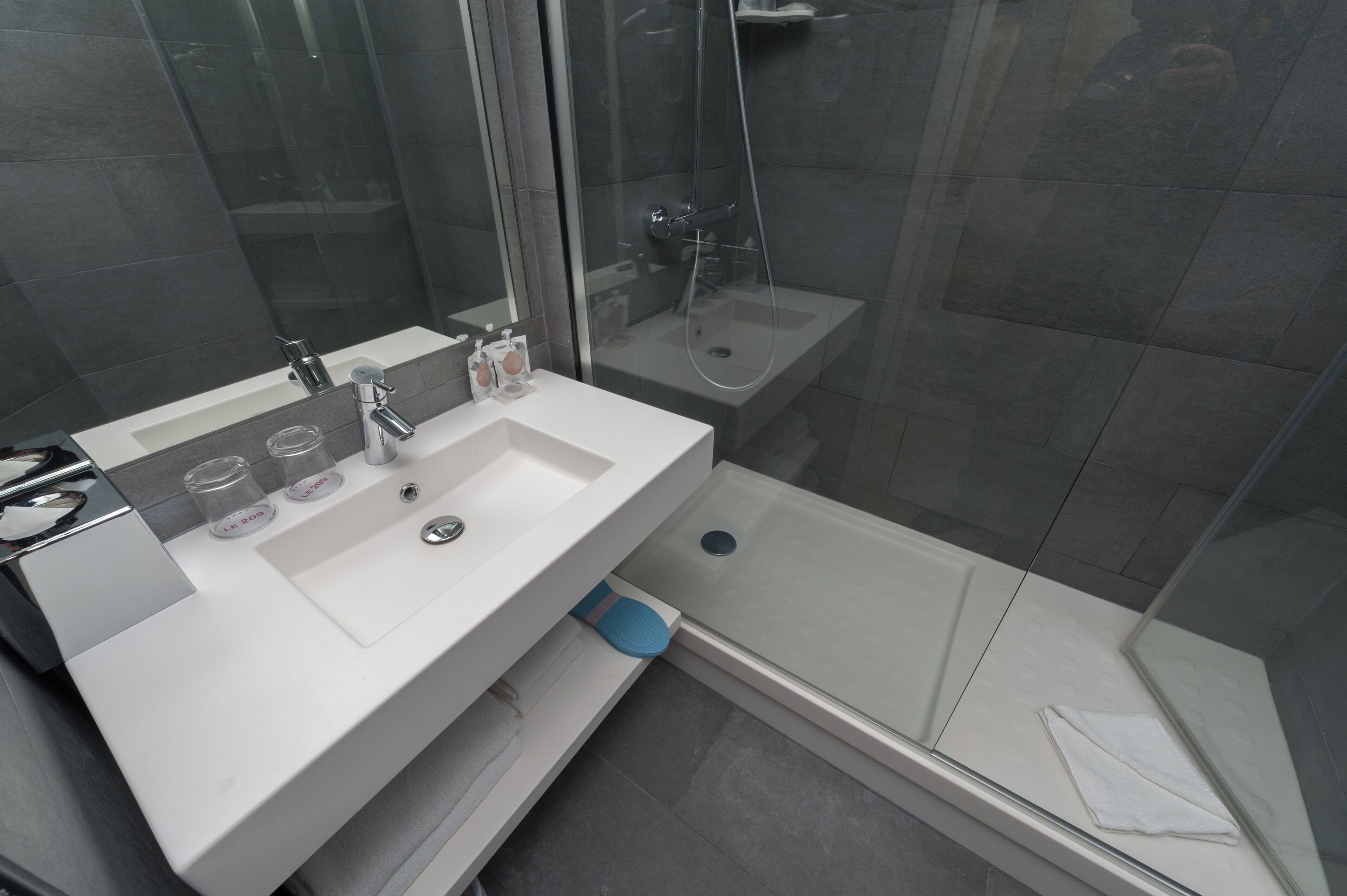 rainfall showerhead, hair dryer, towels, soap