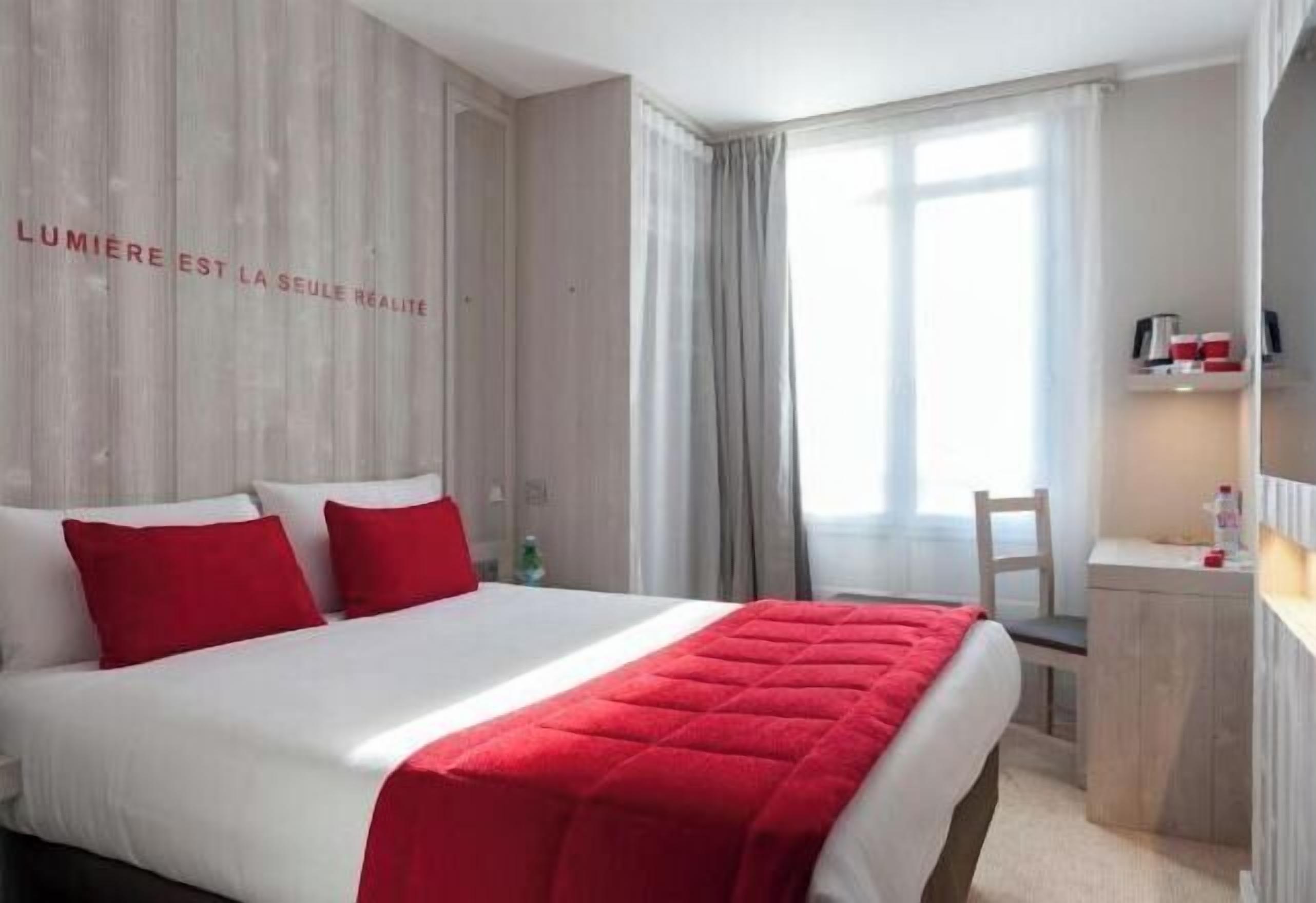 Ropa de cama de alta calidad, caja fuerte, escritorio