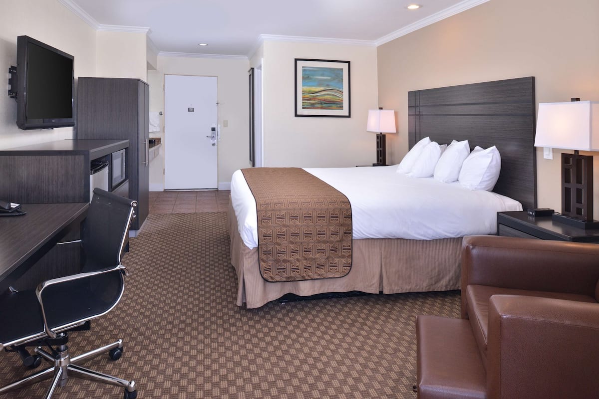 Desk, iron/ironing board, free WiFi, bed sheets